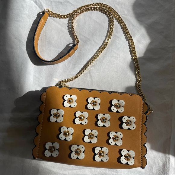 ZARA 🖤 Flower appliqué crossbody bag - Picture 4 of 8